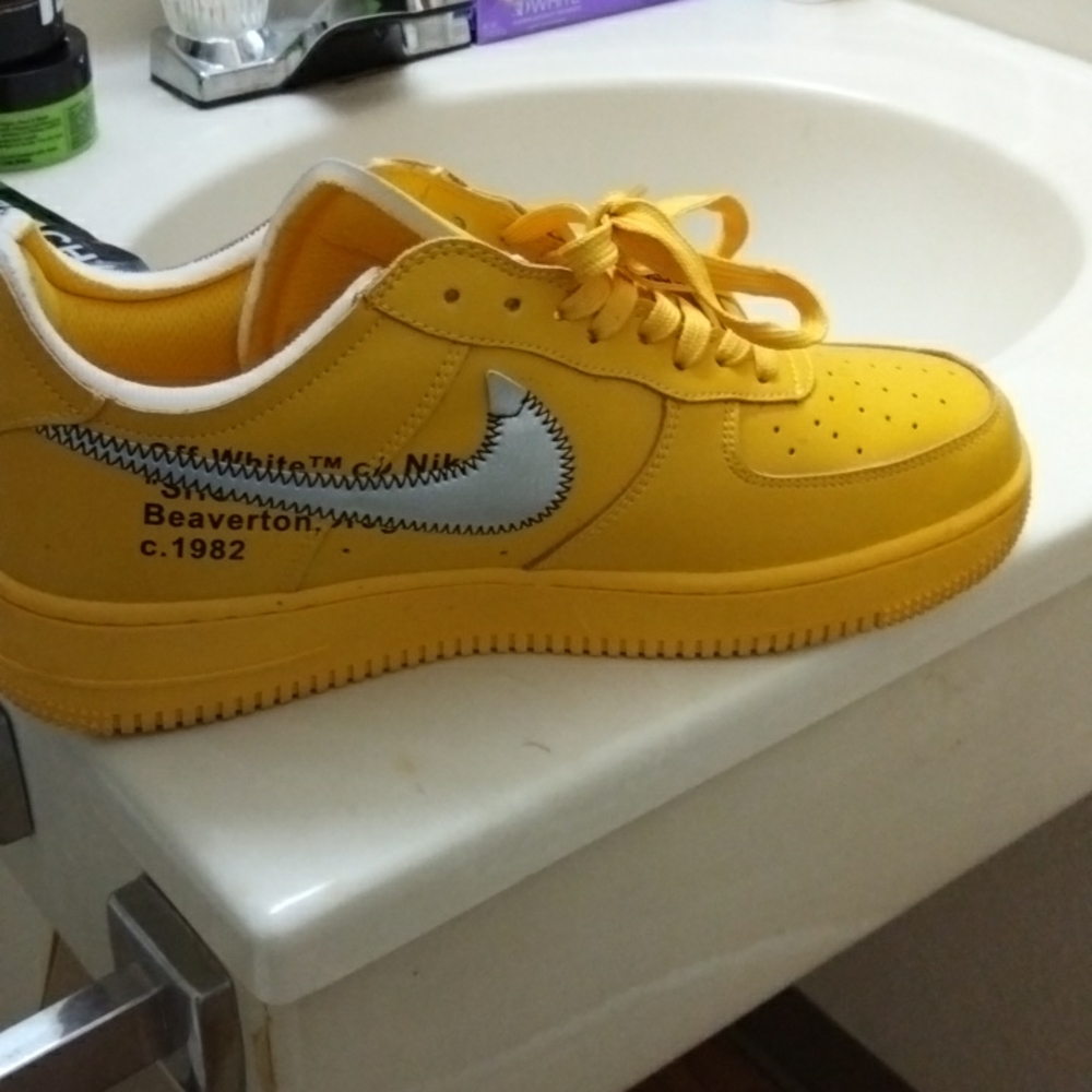 Brand New off whites limited edition/size 10 yellow - Picture 2 of 4